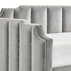 Lit de jour en velours gris chic par