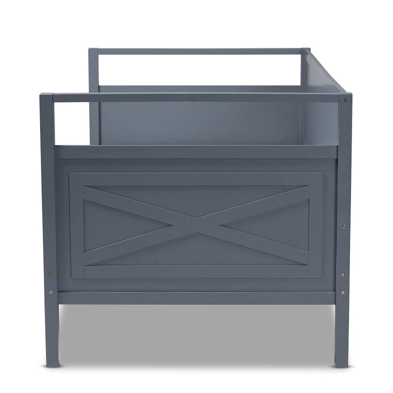 Lit de repos en bois « The Gray Barn Silver Fox Cottage » de style maison de ferme