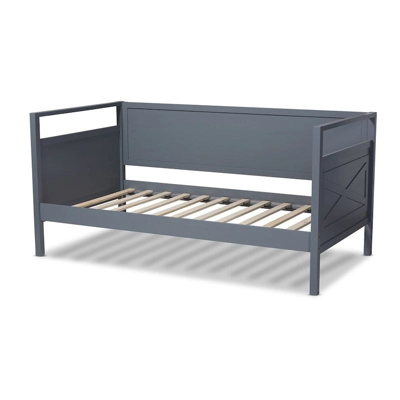 Lit de repos en bois « The Gray Barn Silver Fox Cottage » de style maison de ferme