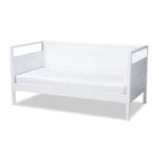 Lit de repos en bois « The Gray Barn Silver Fox Cottage » de style maison de ferme