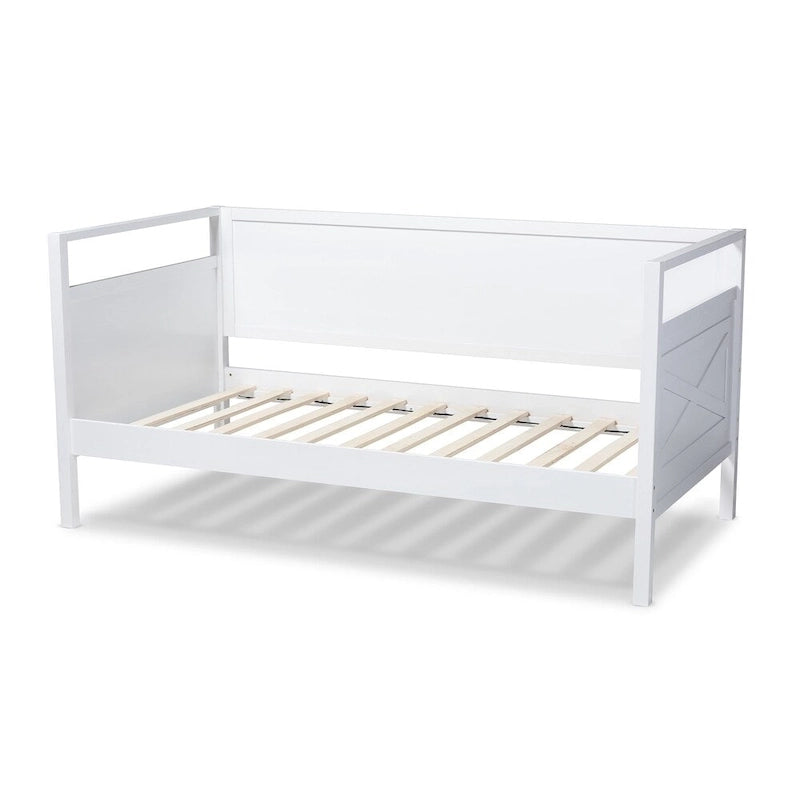 Lit de repos en bois « The Gray Barn Silver Fox Cottage » de style maison de ferme