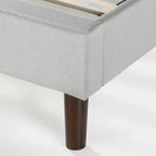 Lit plateforme capitonné haut de gamme Priage by Zinus gris sable avec boutons touffetés beiges