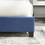 Lit capitonné Summit Wingback de Roundhill Furniture avec clous décoratifs
