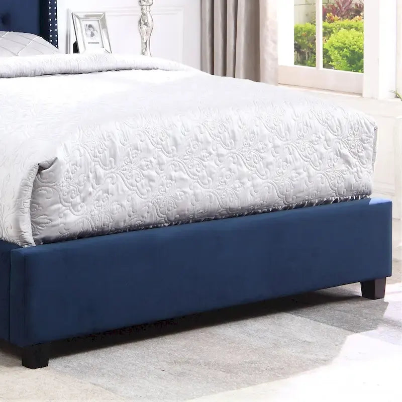 Lit capitonné Summit Wingback de Roundhill Furniture avec clous décoratifs
