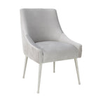 Chaise d'appoint plissée en velours gris clair Carson Carrington Tasback