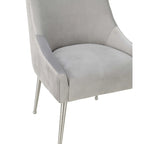 Chaise d'appoint plissée en velours gris clair Carson Carrington Tasback