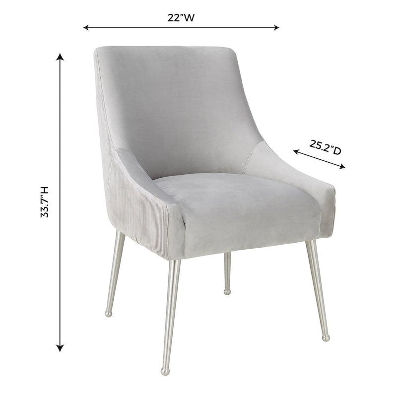 Chaise d'appoint plissée en velours gris clair Carson Carrington Tasback
