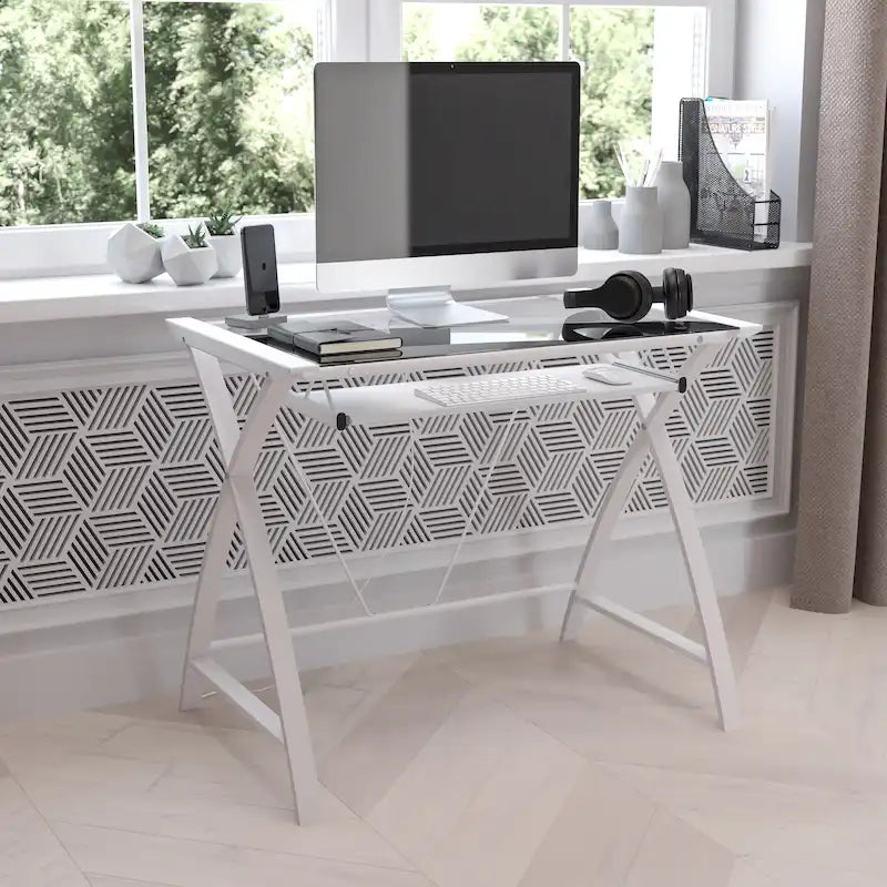Bureau d'ordinateur moderne avec plateau en verre et tablette coulissante pour clavier