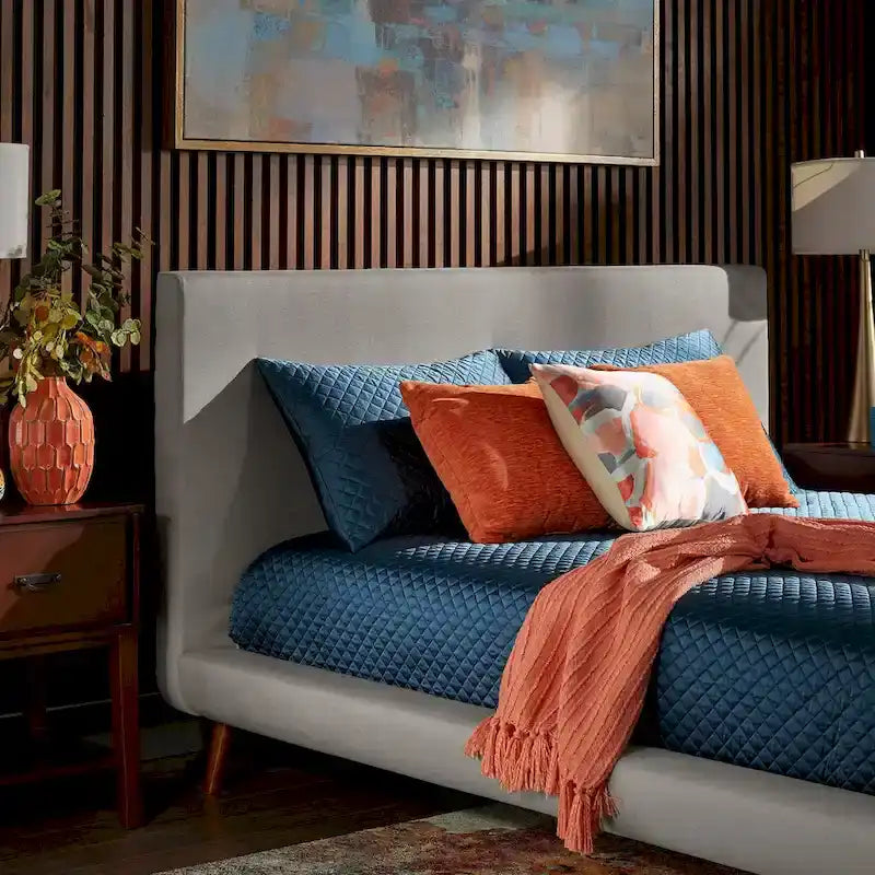Lit plateforme tapissé Laurencia Mid-Century par iNSPIRE Q Modern