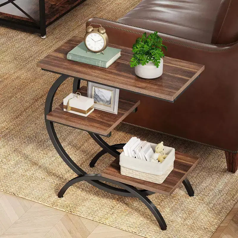 Table d'appoint industrielle en forme de C à 3 niveaux Lantine pour salon