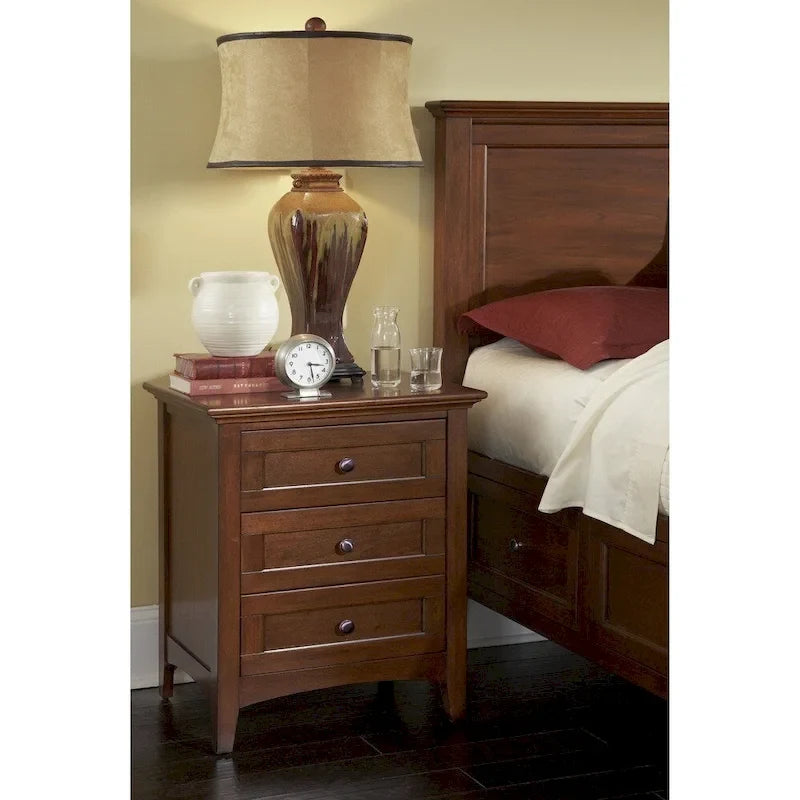 Ensemble de chambre à coucher 5 pièces Aiden en bois massif Simply Solid – très grand lit