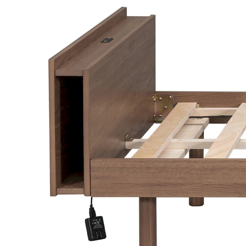 Cadre de lit plateforme simple en bois au design minimaliste avec station de recharge