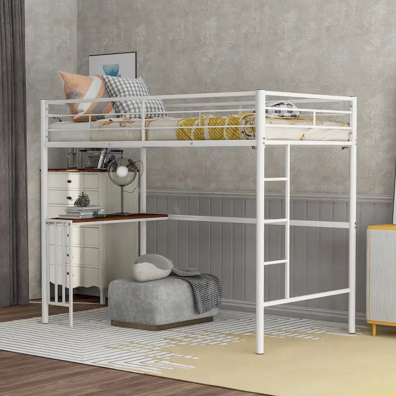 Lit mezzanine en métal avec bureau, échelle et barrières de sécurité