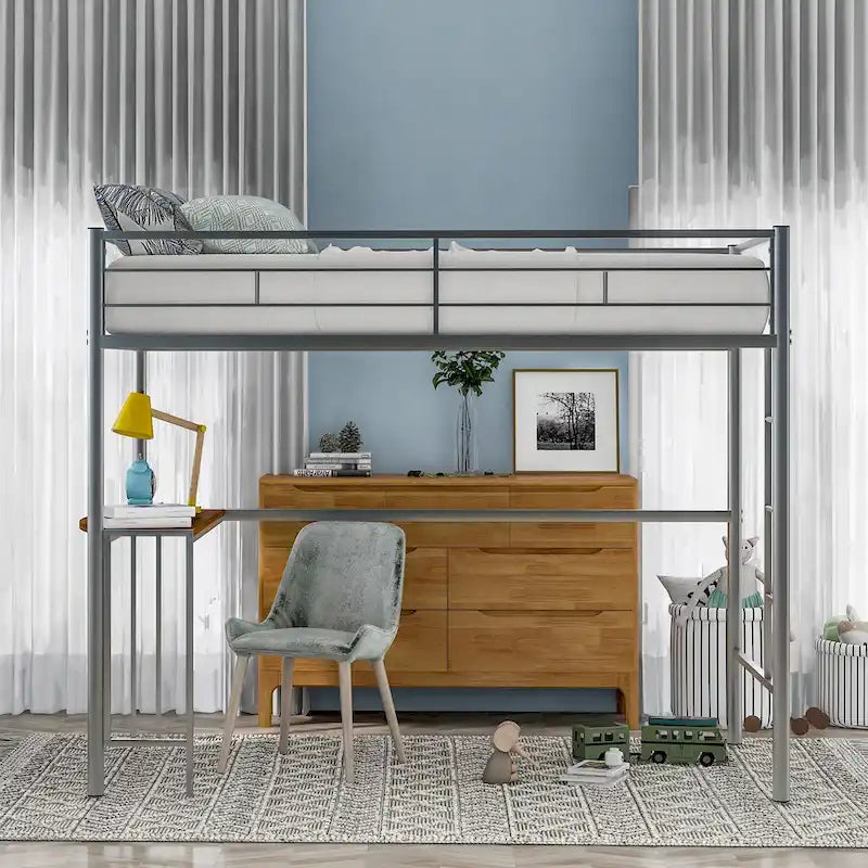 Lit mezzanine en métal avec bureau, échelle et barrières de sécurité
