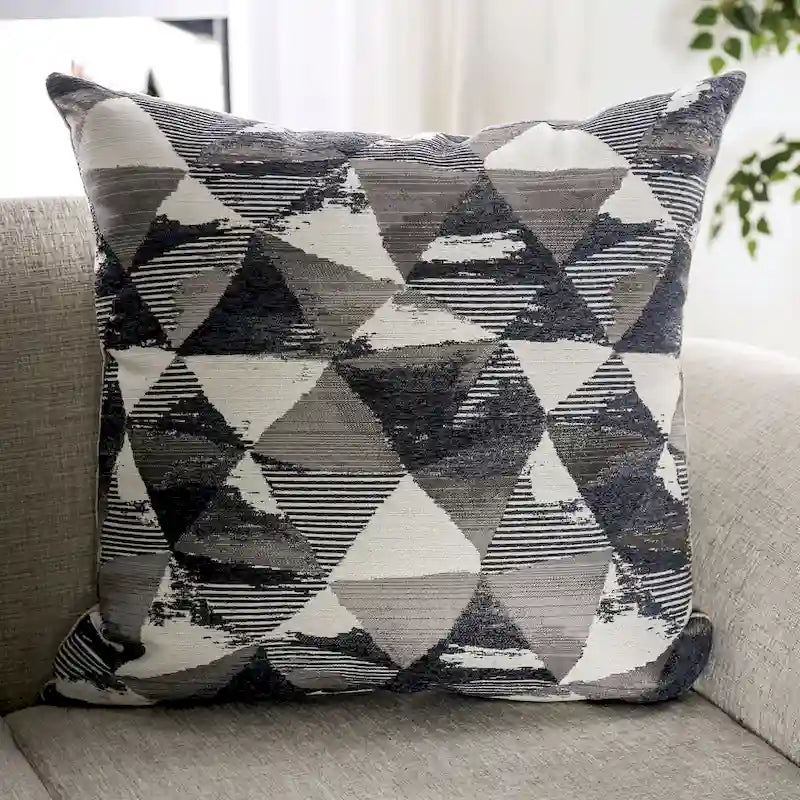 Canapé Culprina traditionnel gris clair en chenille avec accoudoirs roulés par Furniture of America