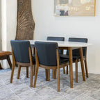 Table à manger ovale Kailea 5 pièces de style moderne du milieu du siècle avec 4 chaises de salle à manger en cuir végétalien noir