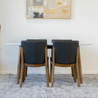 Table à manger ovale Kailea 5 pièces de style moderne du milieu du siècle avec 4 chaises de salle à manger en cuir végétalien noir