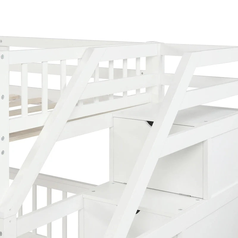 Lit mezzanine en bois double sur grand avec escalier, balustrades hautes et échelle
