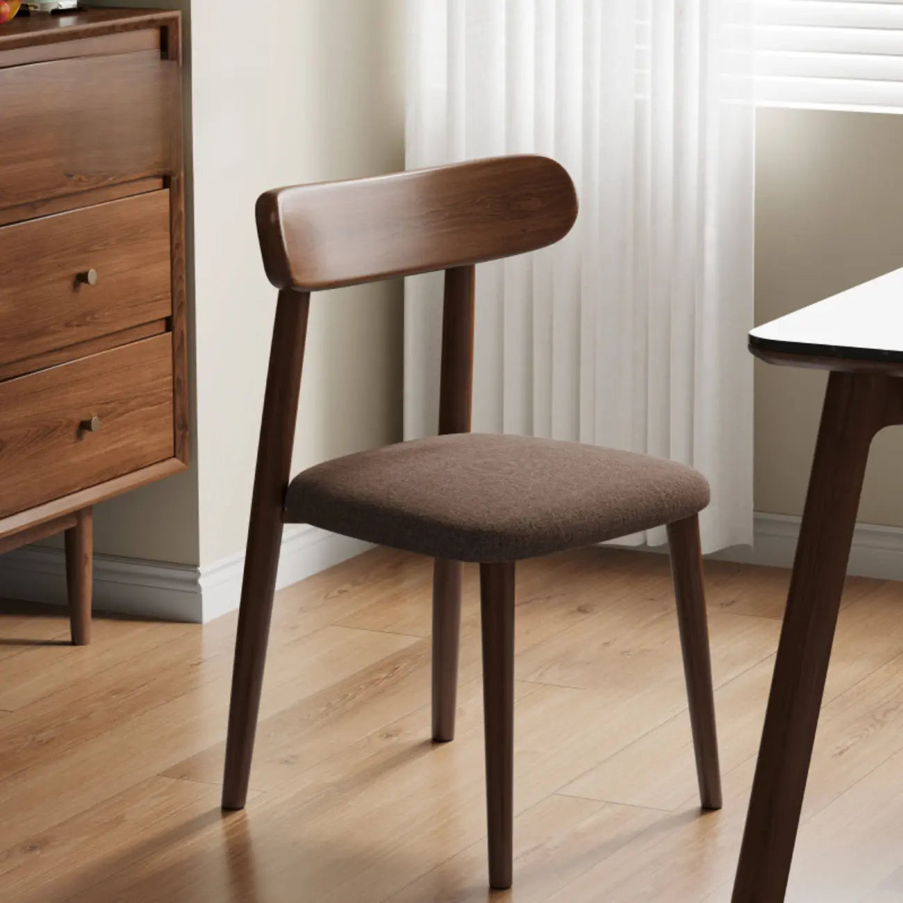Chaise de salle à manger moderne en cuir sans accoudoirs avec dossier bas