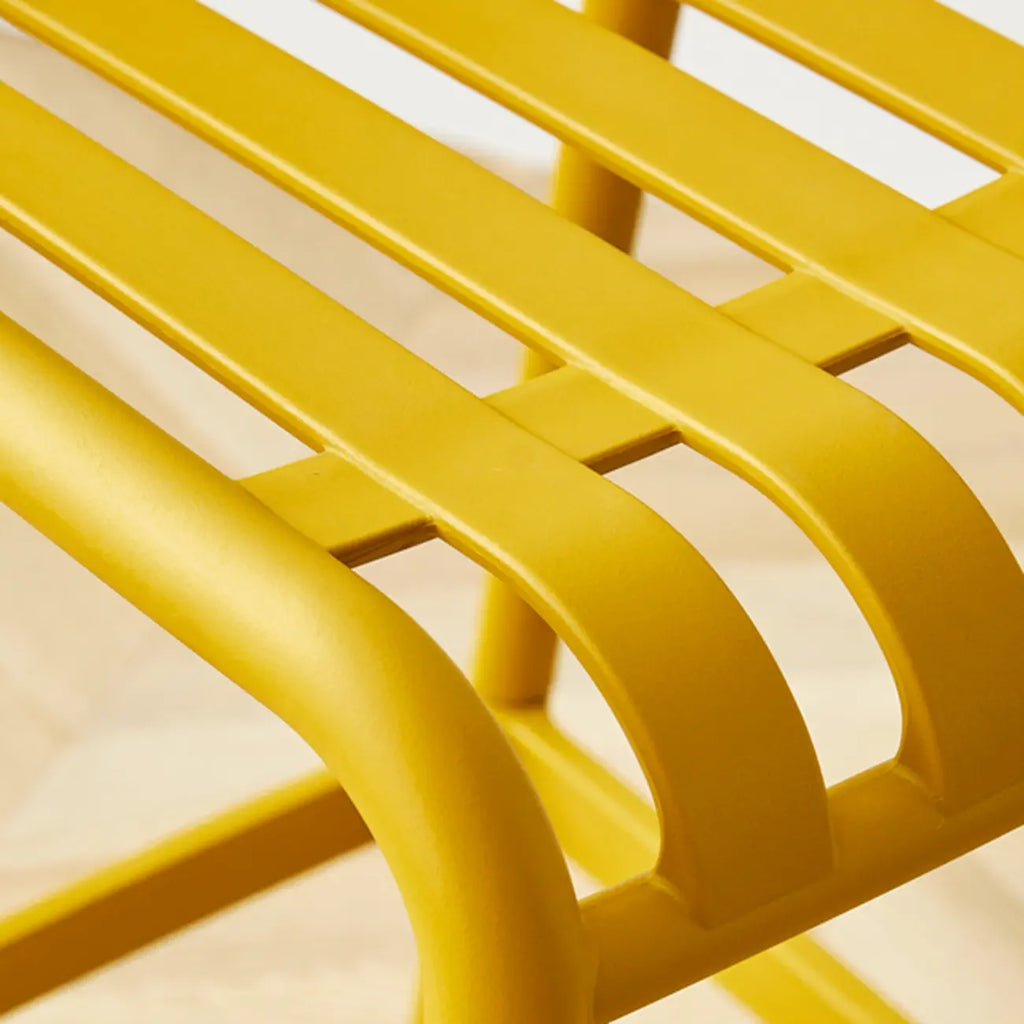 Tabouret de bar minimaliste en plastique pour l'extérieur et l'intérieur