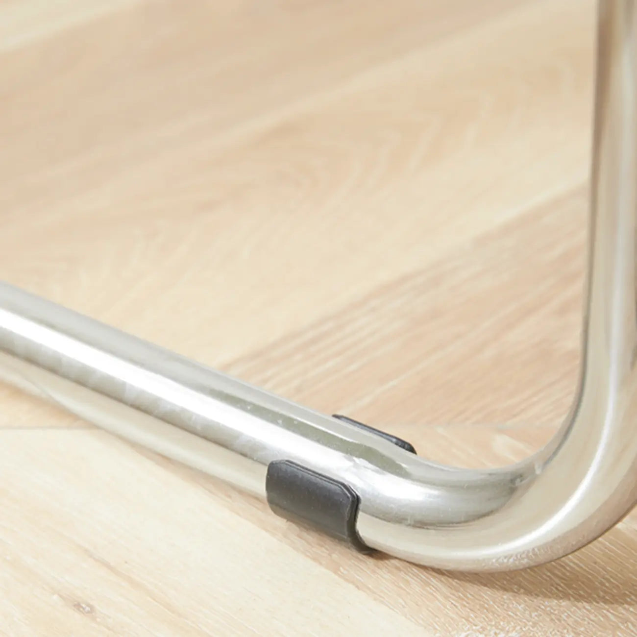 Chaise de salle à manger sans accoudoirs en métal simple, dossier plein jaune