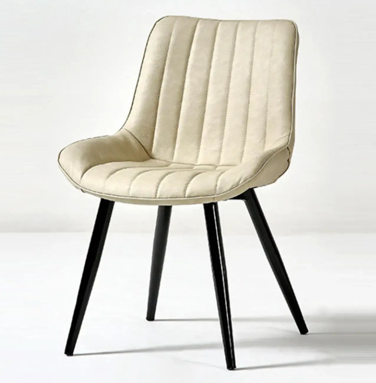 Chaise de salle à manger simple en cuir rembourré, dossier plein, pieds en métal