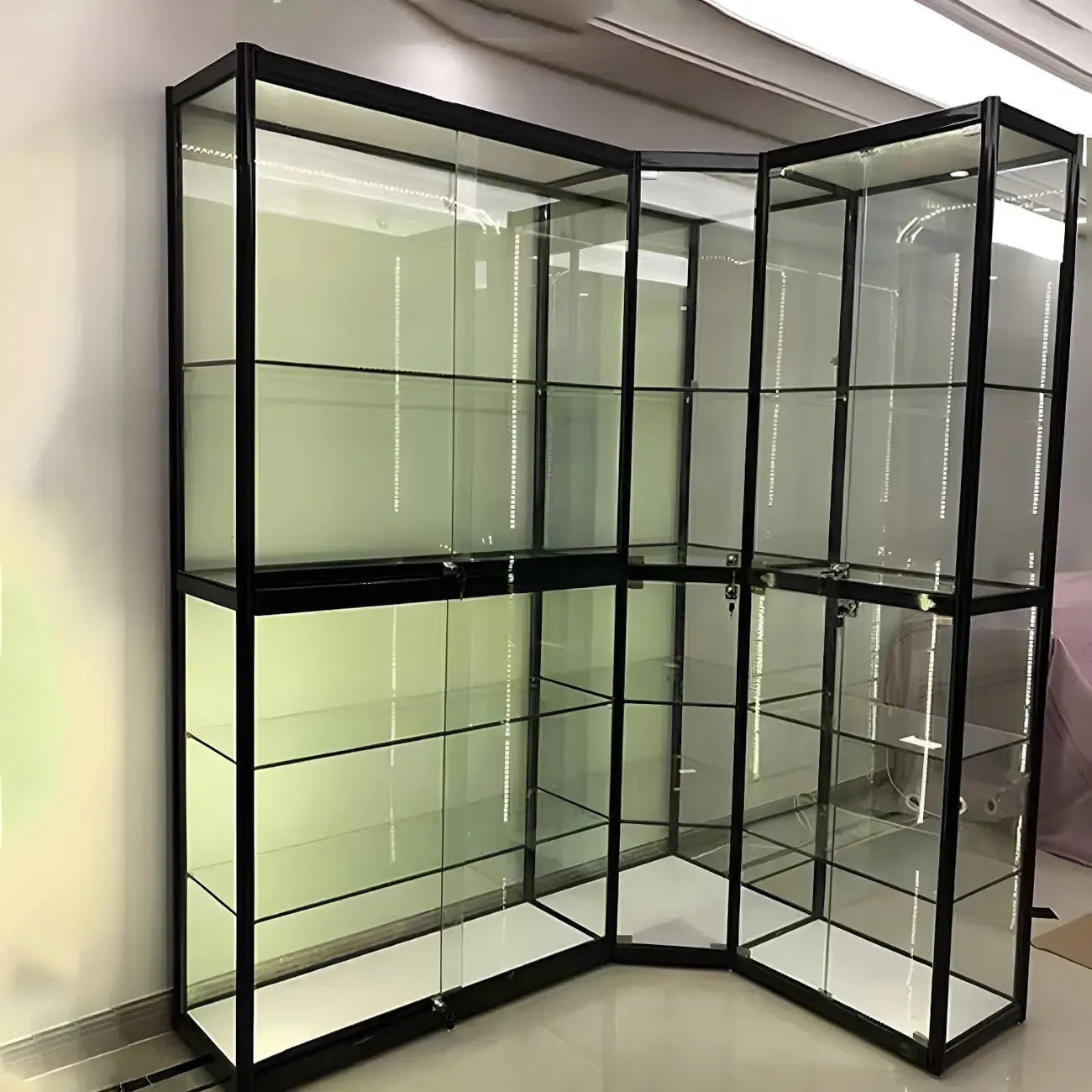 Vitrine contemporaine rectangulaire en verre noir