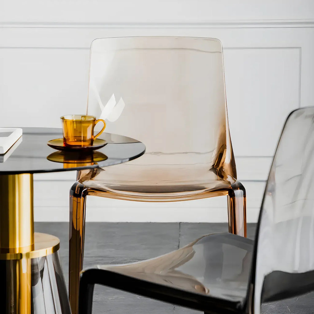 Chaise de salle à manger en acrylique ambré sans accoudoirs et à dossier bas