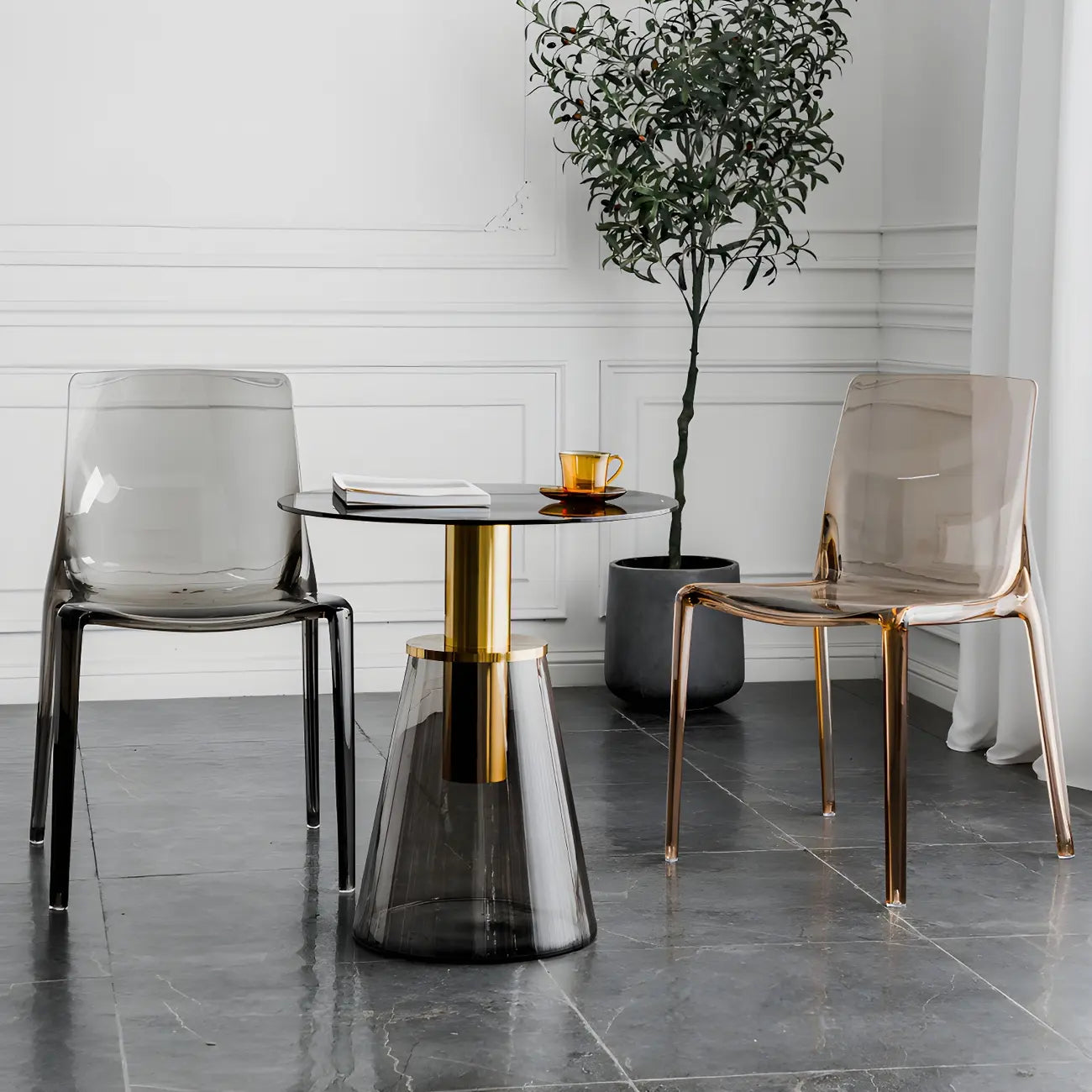 Chaise de salle à manger en acrylique ambré sans accoudoirs et à dossier bas
