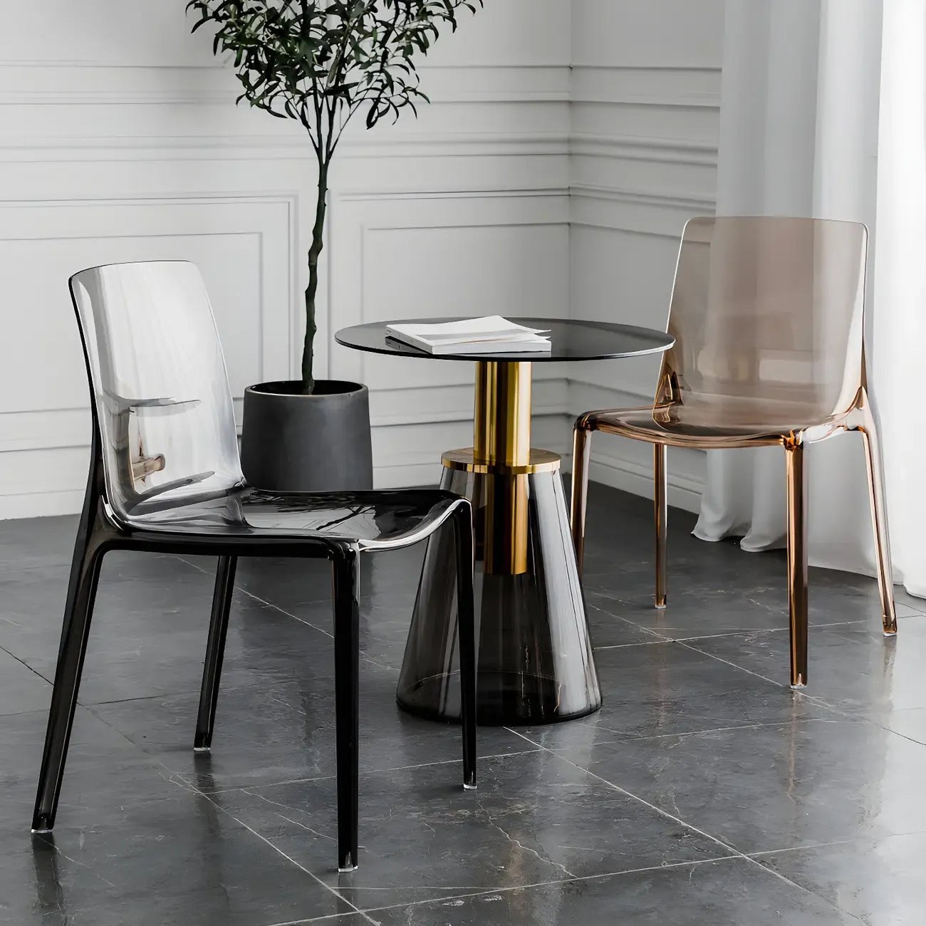 Chaise de salle à manger en acrylique ambré sans accoudoirs et à dossier bas