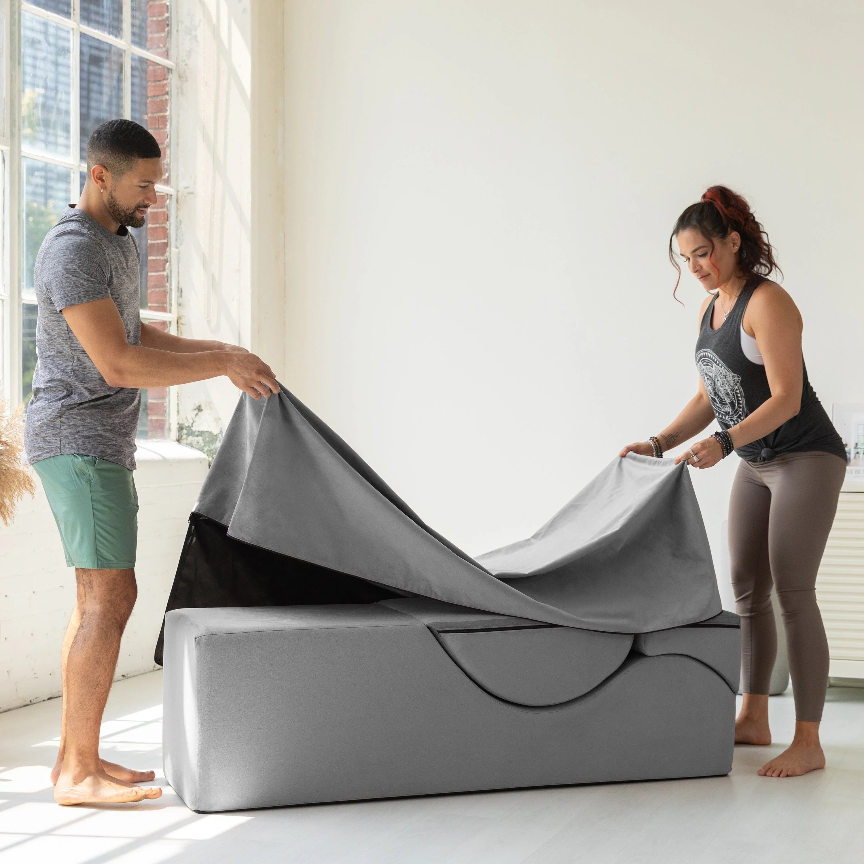 Avana Kami Chaise convertible / Yoga & Massage - Pouf 2 en 1 avec chaise longue de yoga pliable dissimulée, microvelours - N/A